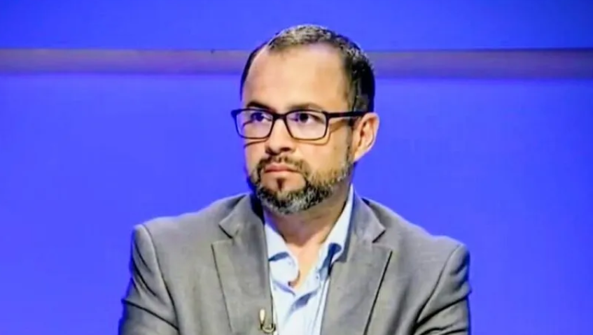 Bryan Acuña, Máster en Relaciones Internacionales y consultor.