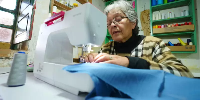 Acero y Roca | Magazine Minero - De barbijos a uniformes de alta montaña: La red de costureras que conquistó Calingasta
