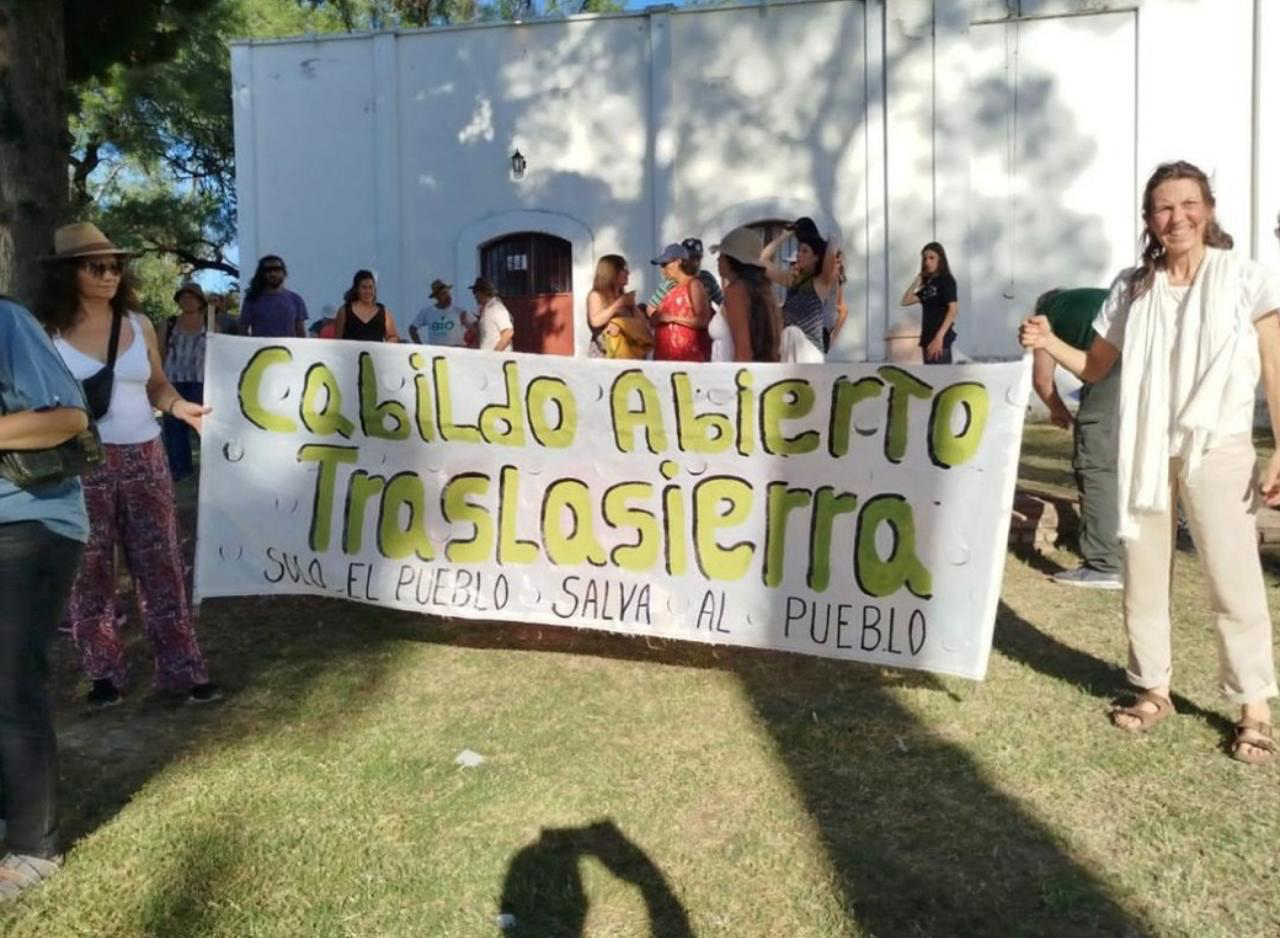 Protesta de vecinos de Traslasierra contra minera.