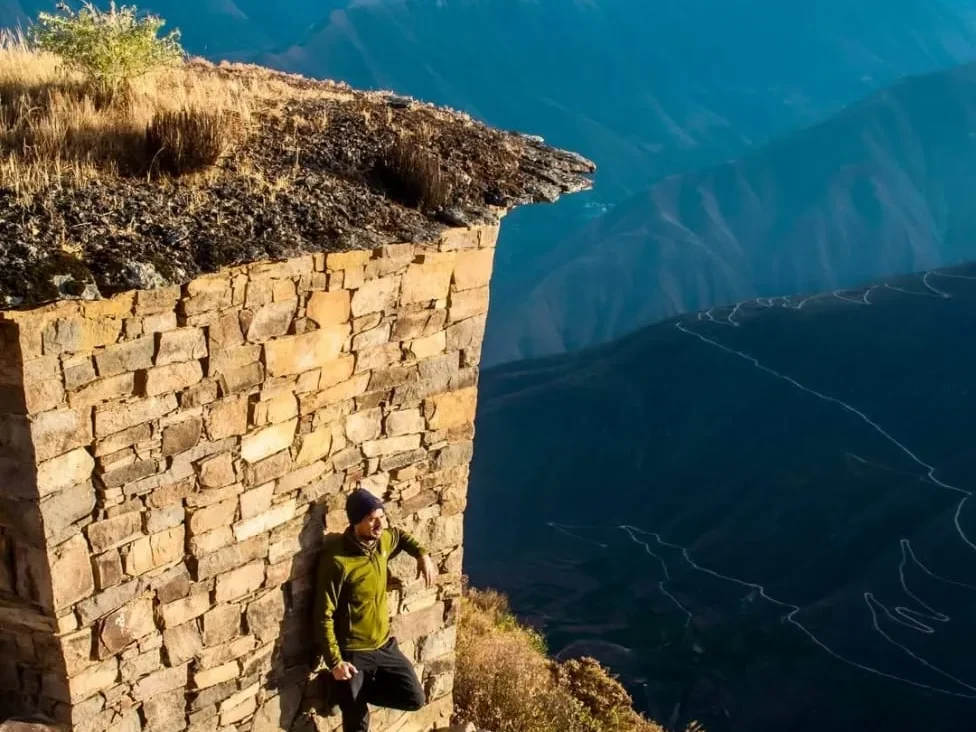 Acero y Roca | Magazine Minero - De la cordillera a Instagram: Fernando Rivera, el geólogo que rompe mitos sobre minería