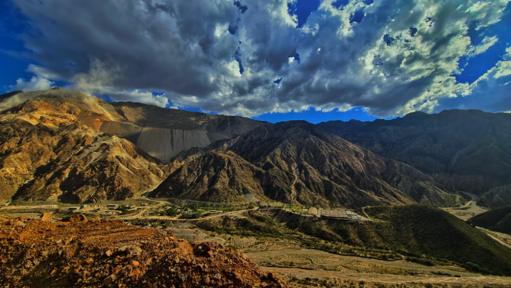 Vista aérea del yacimiento Gualcamayo y el proyecto Carbonatos Profundos en San Juan.