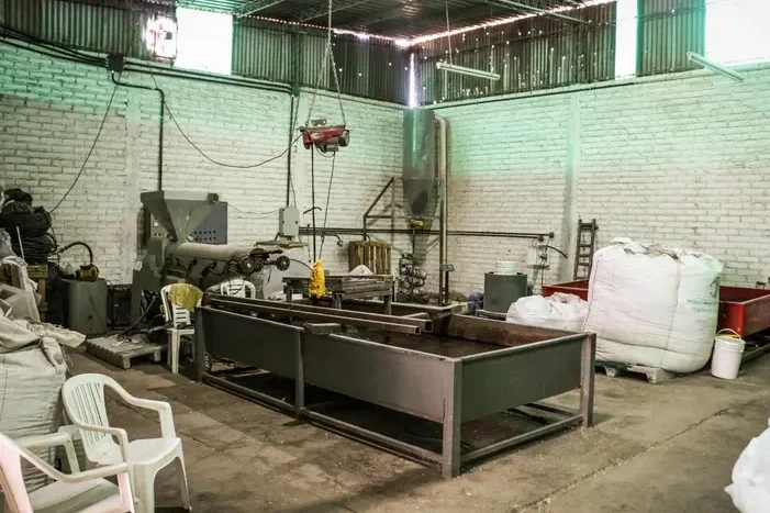 Planta de producción de madera plástica San Juan en el departamento de Rawson.