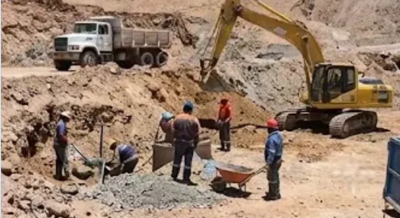 Las empresas de menor escala enfrentan mayores desafíos para adaptar su estructura a las nuevas exigencias fiscales. Imagen ilustrativa de ACERO Y ROCA