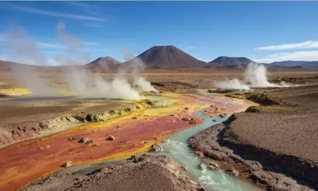 Aguas termales en la Puna con altas concentraciones de litio. Imagen ilustrativa de ACERO Y ROCA