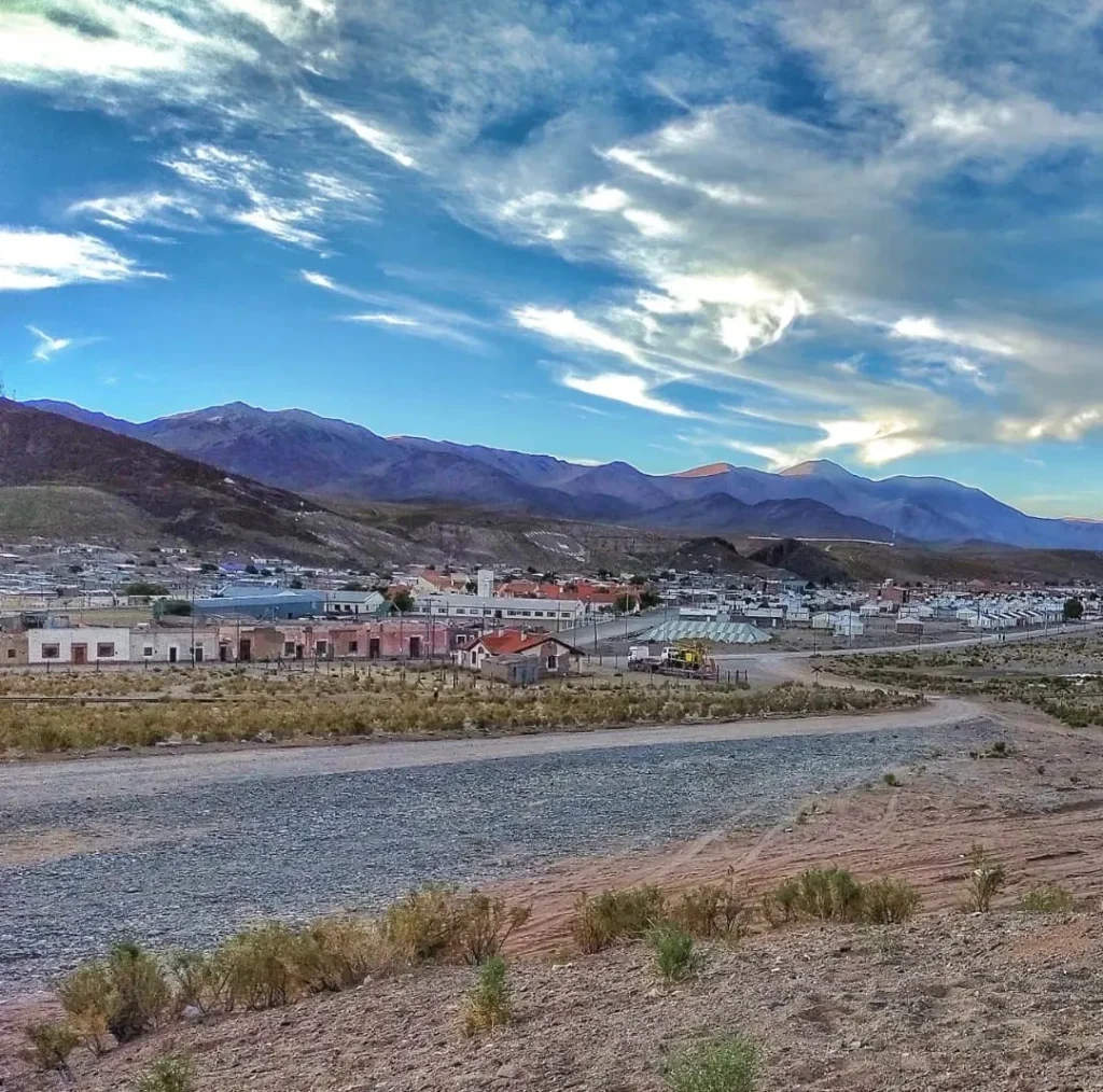 Paisaje de San Antonio de los Cobres, Salta, zona de proyectos de litio y minería.