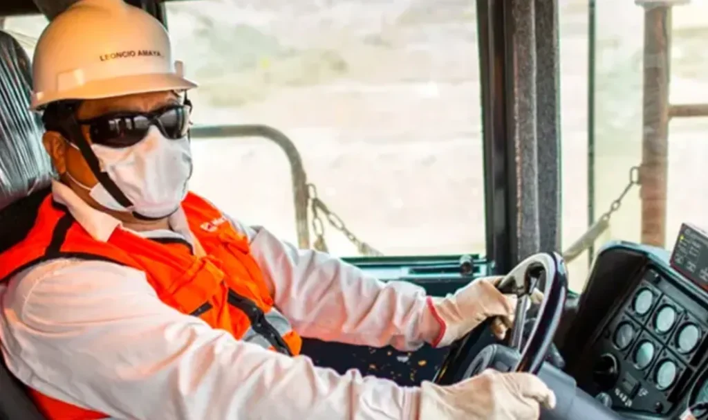 Transporte minero San Juan: La formación de conductores locales es el eje central del reclamo sindical para el sector. Imagen: Akimovil