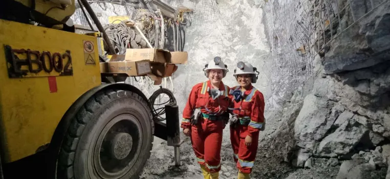 Mujeres trabajando en proyectos mineros industriales Ecuador WIM.