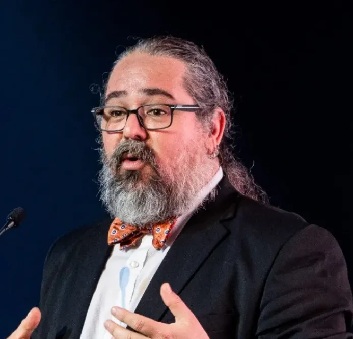 Retrato del Dr. José Munizaga, director académico de Ingeniería de Minas de la Universidad de Chile.