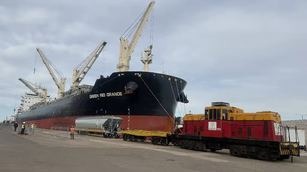 Logística ferroviaria para la exportación minera en Argentina hacia Zárate.