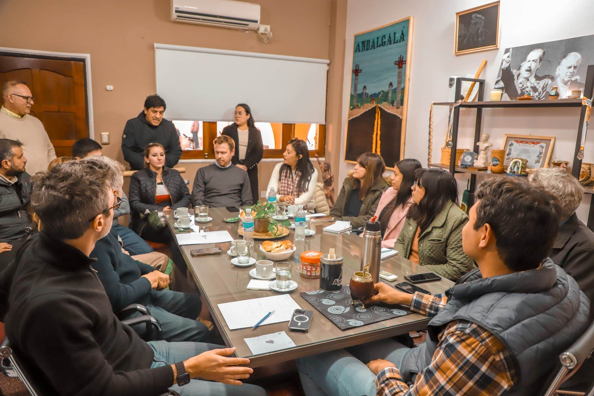 Equipo de gobierno junto al intendente de Andalgalá.
