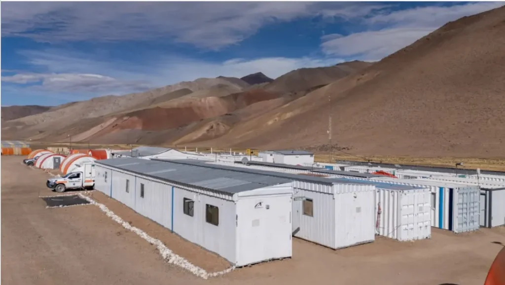 Tareas de logística en el yacimiento Altar.