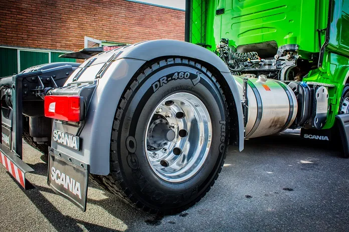 Camión con ruedas Fate.