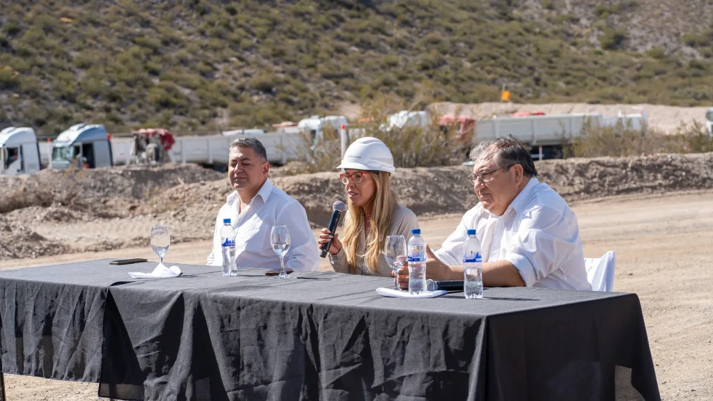 Intendente David Domínguez y Sonia Delgado minería Hualilán Ullum.