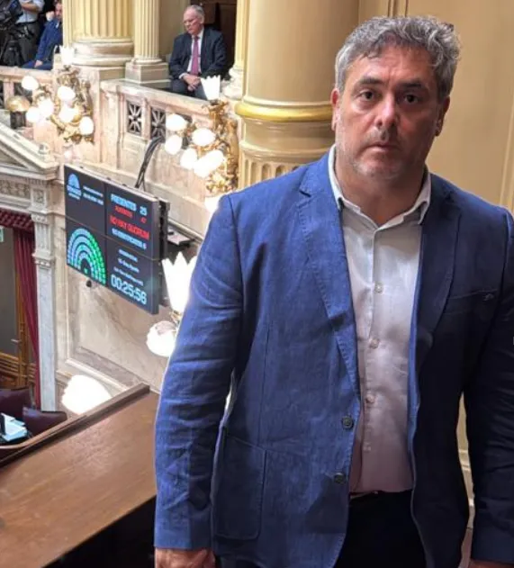 Fernando Godoy, presidente de CAPRIMSA, celebrando la Reforma Ley de Glaciares.