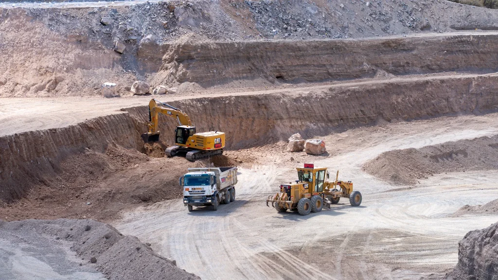 Camiones traslado mineral Hualilán Casposo minería San Juan.