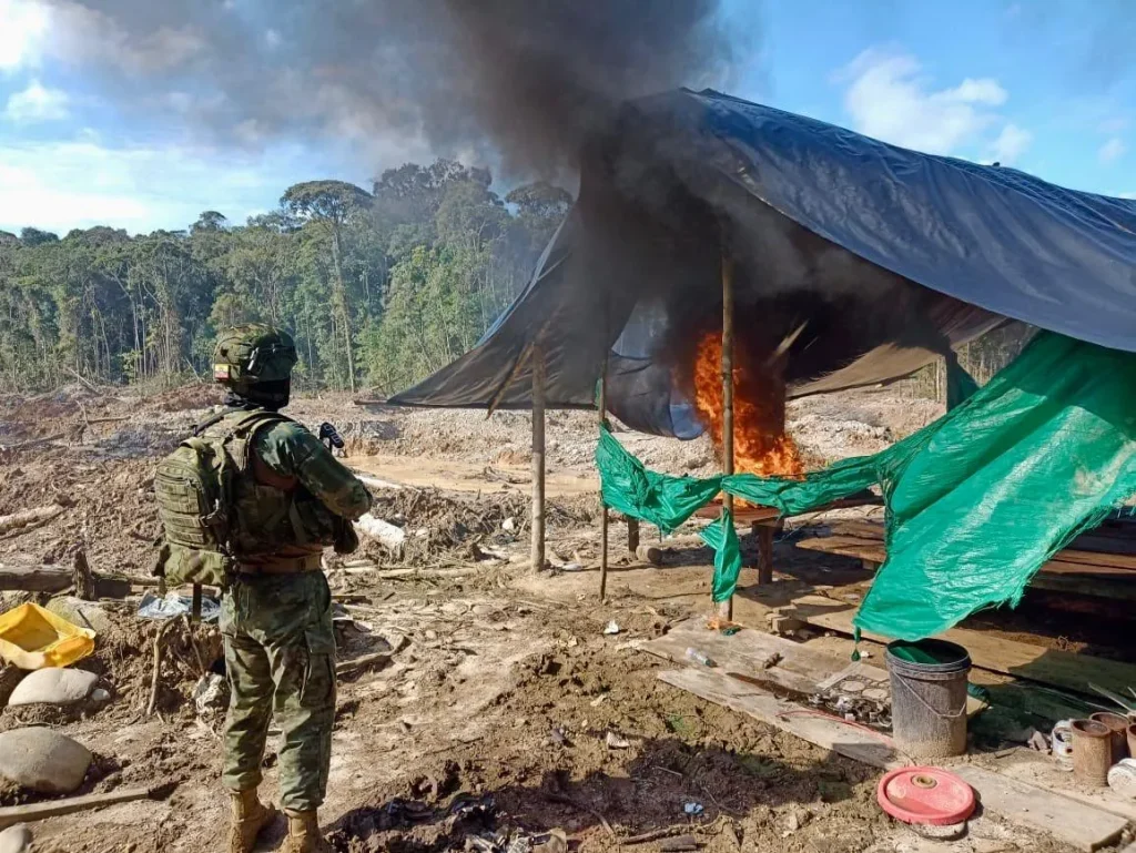 Minería ilegal en Ecuador.