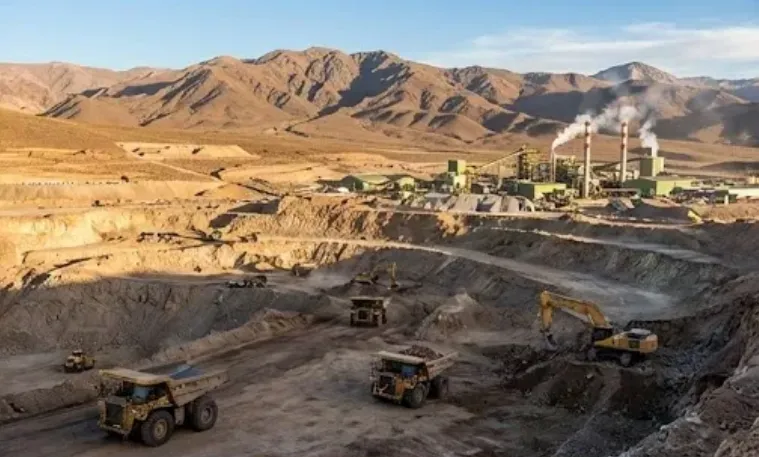 imagen Acero y Roca Proyecto minero de cobre San Juan cordillera de los Andes.