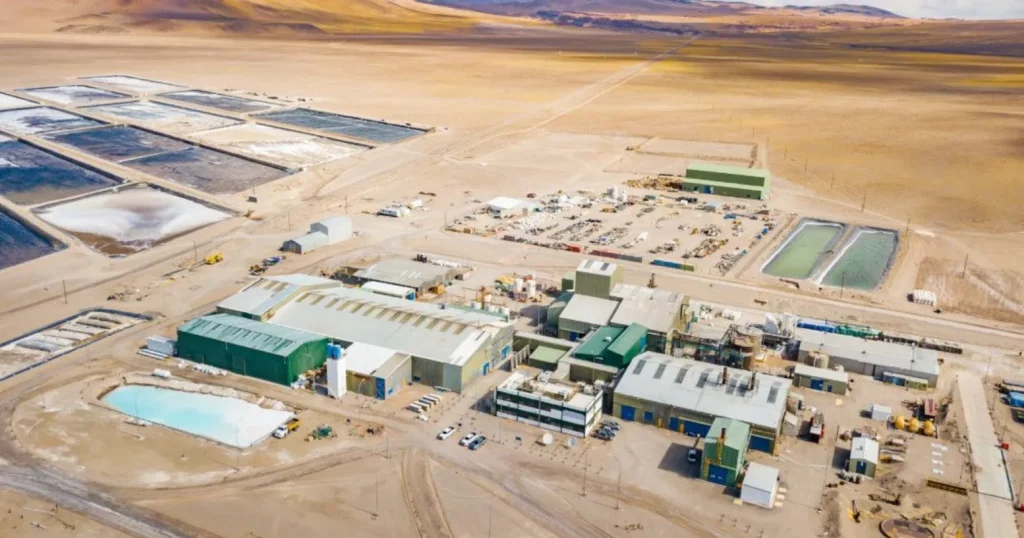 Paisaje del Salar del Hombre Muerto donde se desarrolla la producción de litio de POSCO Argentina.
