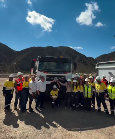 Sonia Delgado, directora ejecutiva de Golden Mining, junto al equipo de Terra Logística.