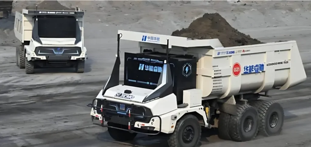 Camión inteligente de la marca XCMG exhibido para el sector del mercado de equipos mineros.