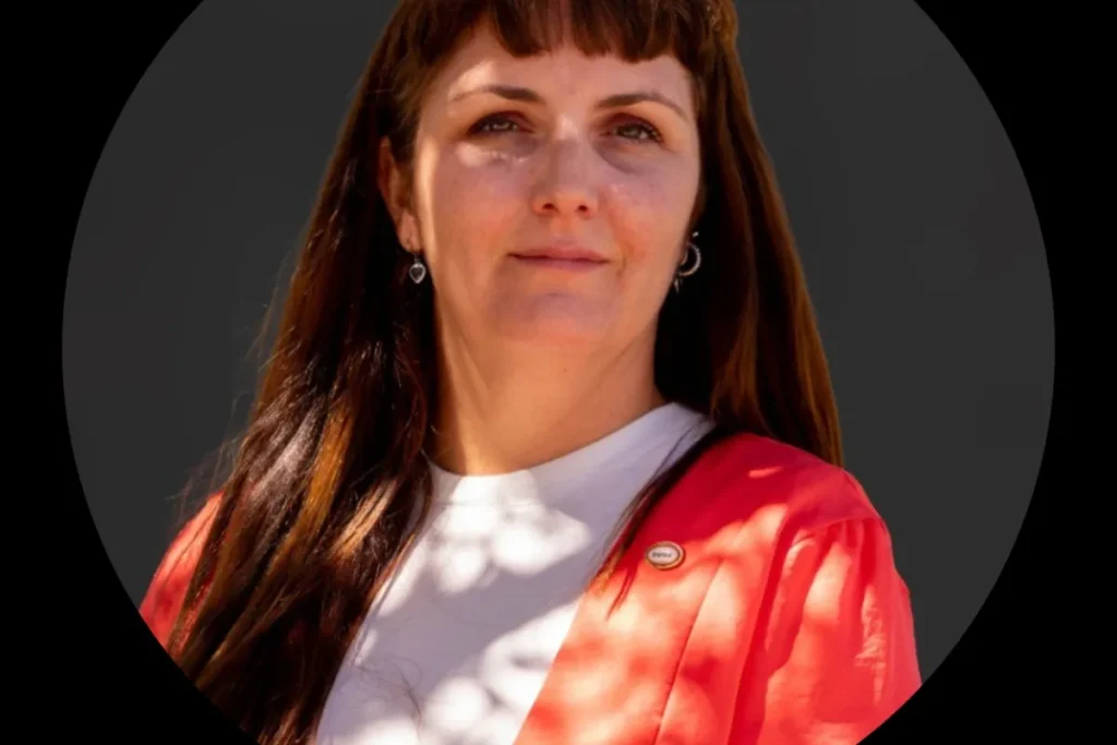 Mujeres en la minería Débora Velasco – Gerente de Comunicaciones y Relaciones Comunitarias, Caterwest