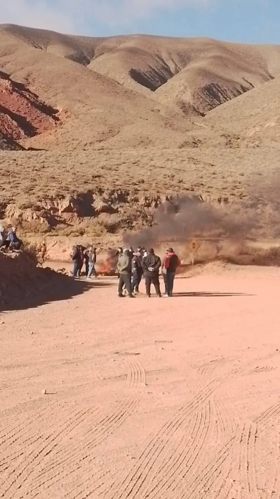 corte ruta mineria Vicuña Valle del Bermejo bloqueo