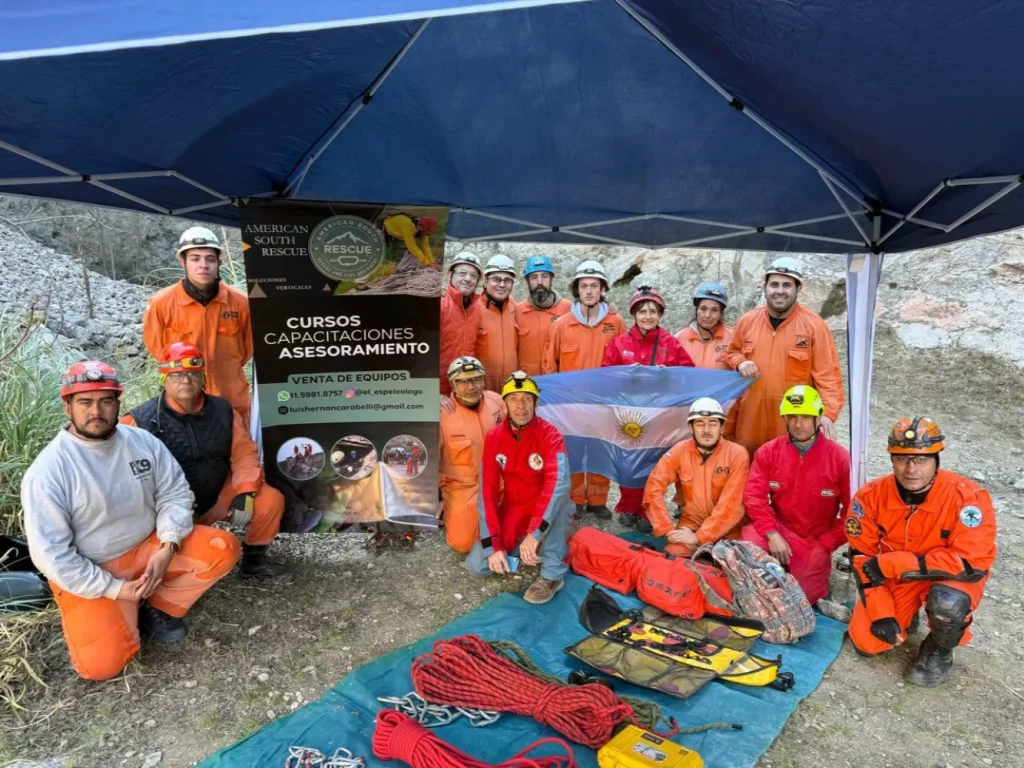 rescate minero brigada con equipamiento técnico y formación operativa