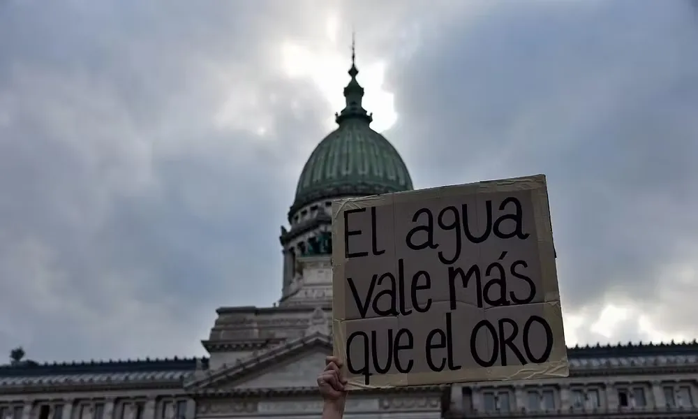 Reforma Ley de Glaciares 2026. manifestación en el Congreso argentino