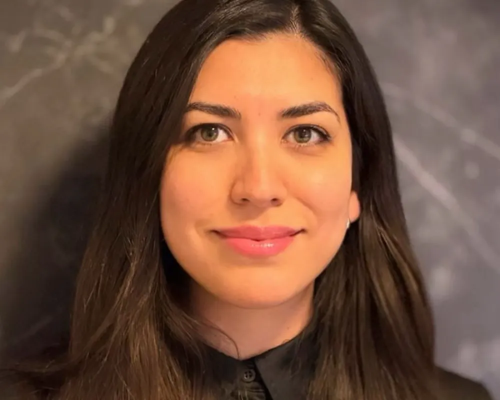 Giselle Heredia, coordinadora institucional de la firma, detalló la estrategia de pre-corte en mina para neumáticos mineros.