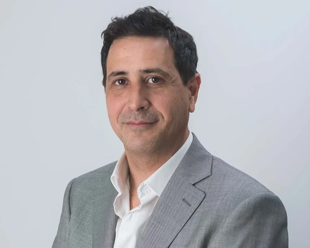 Leandro López, Gerente de Clínica Alemana: 'La psicosensometría es crucial porque cuantifica capacidades determinantes para operar con seguridad en ambientes de alta exigencia.' Fuente de imagen: Gentileza Clínica Alemana.