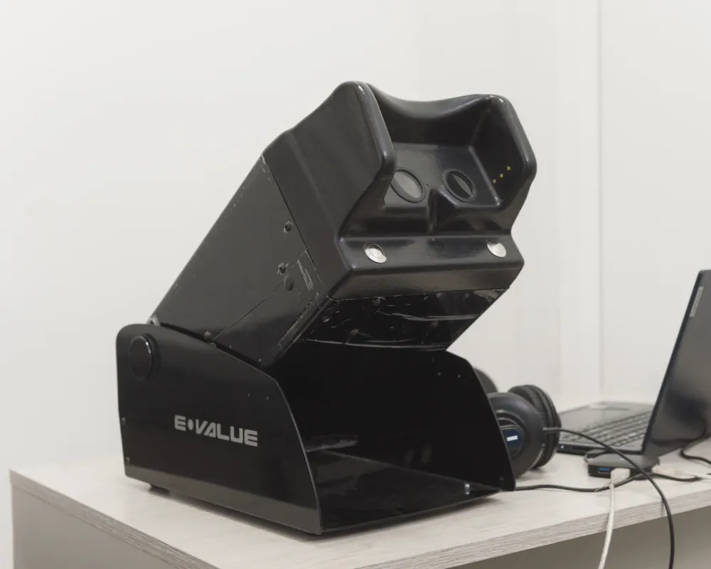 Test computarizado de agudeza visual y percepción de contraste en entorno simulado de baja visibilidad para prevención de fatiga en conductores de mina, Clínica Alemana.