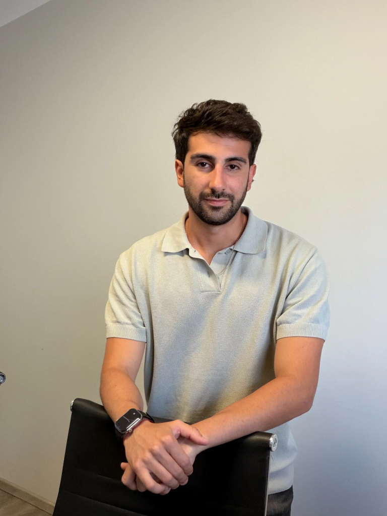 Matías Roldán CEO de PM Inversiones analizando el mercado inmobiliario y minero en San Juan.