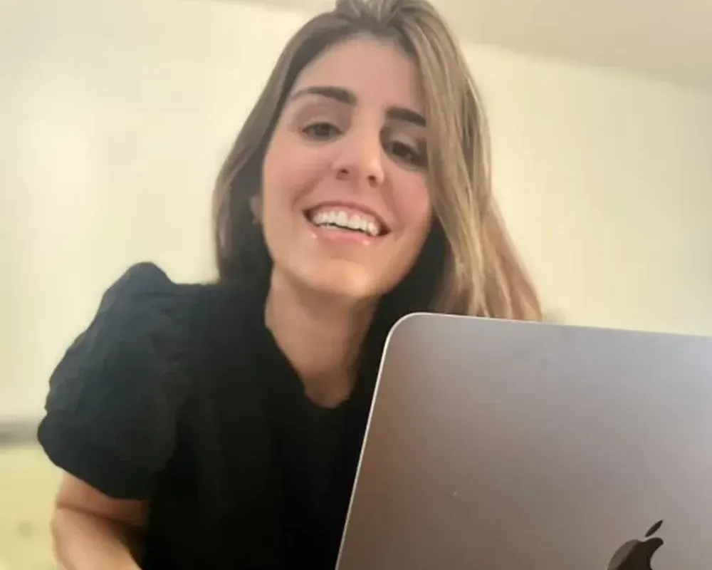 Retrato profesional de Rosario Ahumada, experta en branding y fundadora de JUNO