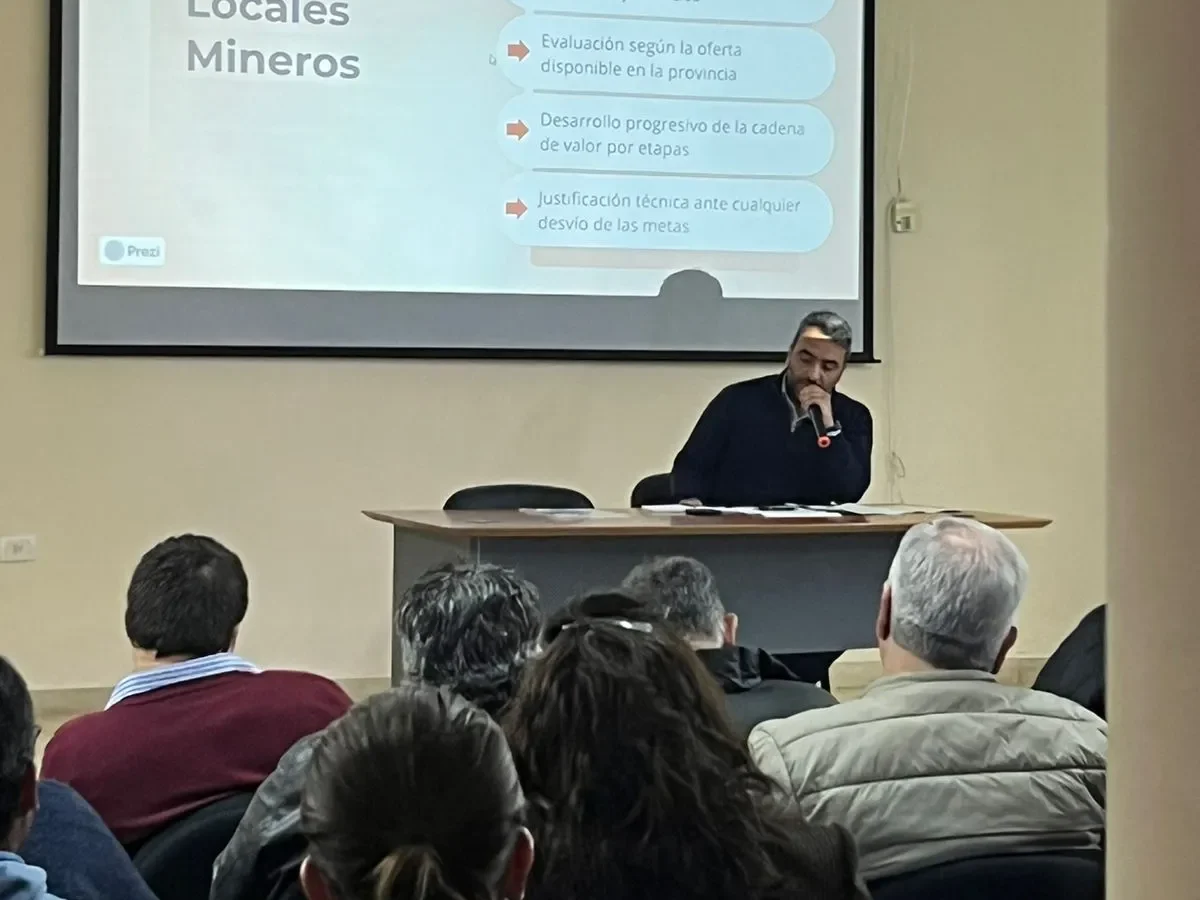 Referentes de CADEMI, AITURIC y CAPRESMI reunidos en Pismanta por la ley minera.