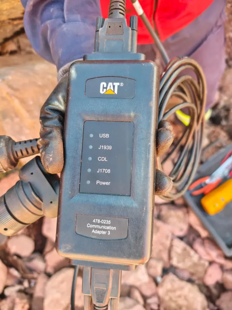 Módulo electrónico ECU de la topadora Caterpillar D-8 investigada por el accidente en Los Azules.