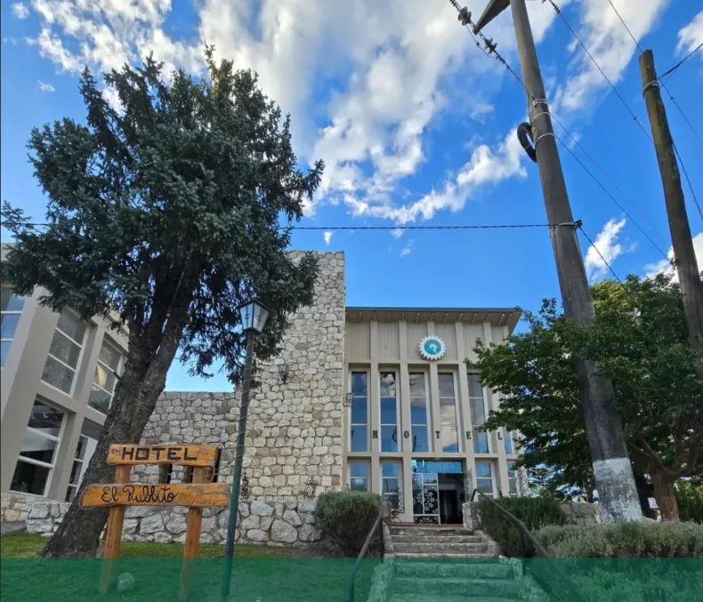 Vista del Hotel ASIMRA El Pueblito en Salsipuedes, Córdoba.