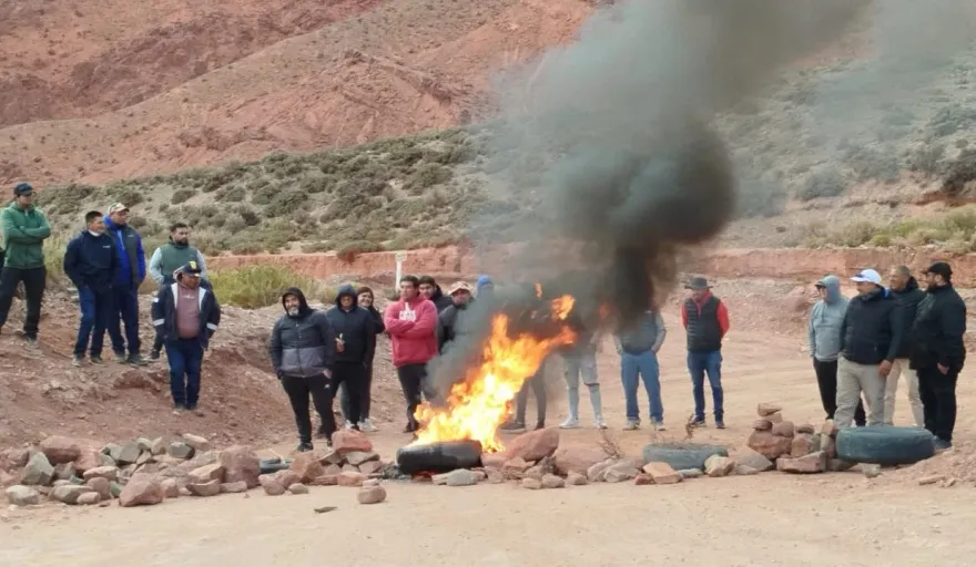 manifestación frente a Vicuña
