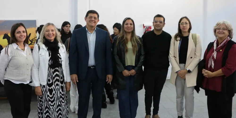 imagen grupal de Secretaria académica de la universidad, Vicedecana de la FCEFN, secretario académico de la UNSJ, vicedirectora Paula Santi Malnis, coordinadora de la TUEG María Martha Caballero, el intendente de Jáchal y Directora del departamento de Geología de la UNSJ