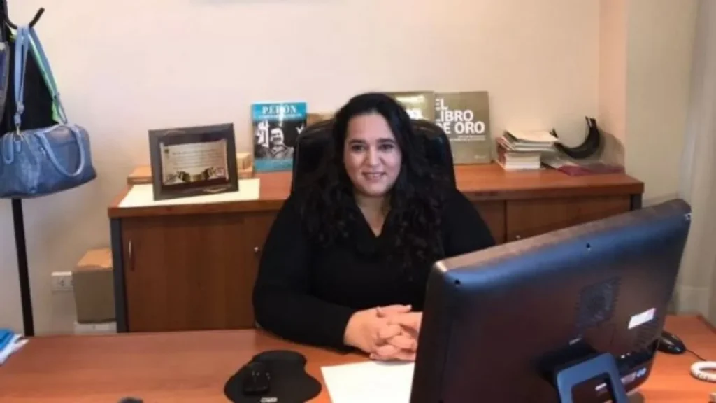 Graciela Barraza, secretaria general de UTHGRA San Juan, durante un acto gremial.