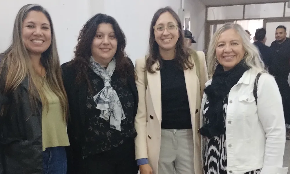 foto grupal de Autoridades del departamento de Geologia y coordinadoras de la TUEG