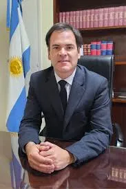 Foto retrato del Fiscal de Estado de San Juan Sebastián Dávila.