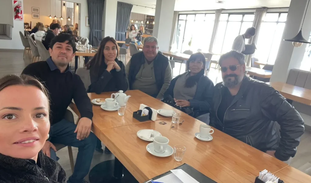 Empresarios iglesianos desayunando