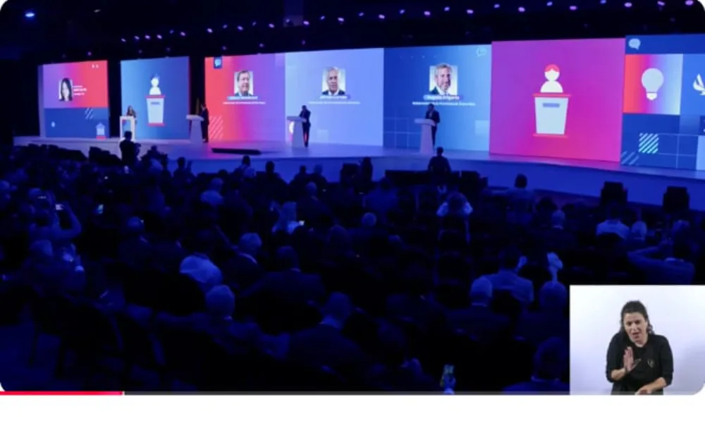 Escenario del amcham 2026 durante el debate federal
