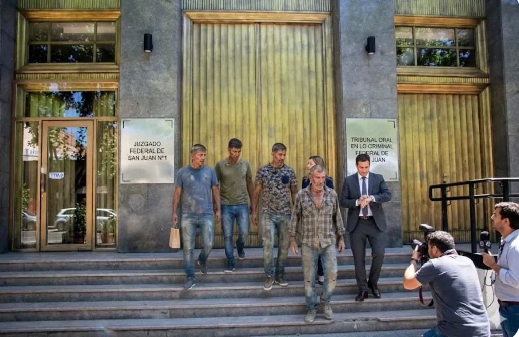 Salida de los piratas de la cordillera del Juzgado federal 1 en San Juan.