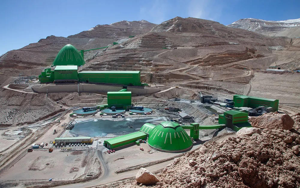 Mina Caserones de Lundin Mining en la región de Atacama, Chile, clave para la logística del Distrito Vicuña.