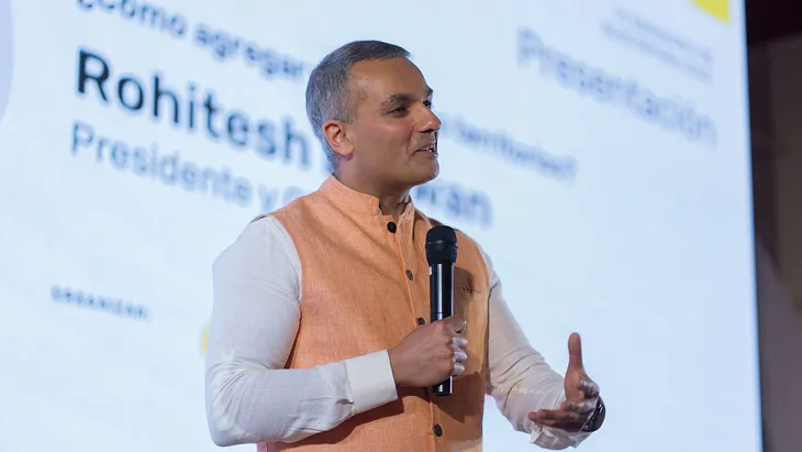 Rohitesh “Ro” Dhawan es presidente y director ejecutivo del Consejo Internacional de Minería y Metales