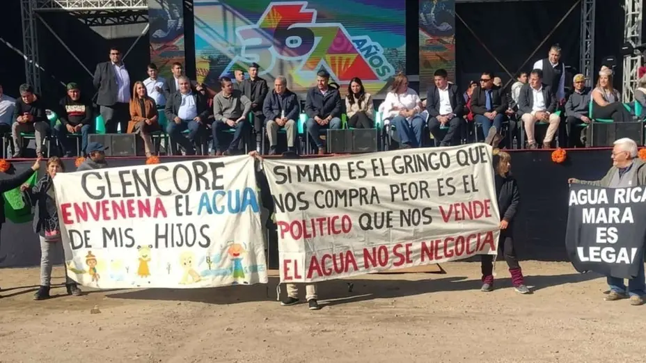 Los vecinos defienden que las zonas periglaciares en una manifestación.