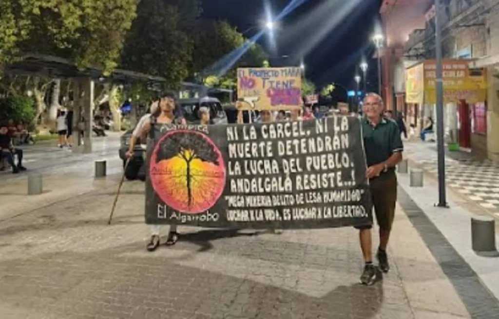  Vecinos y organizaciones nucleadas en la Asamblea Ambiental de Fiambalá iniciaron medidas de fuerza para visibilizar su rechazo a la manera de hacer minería en la Catamarca.