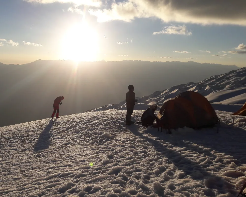 Campamento en zona de la cordillera.