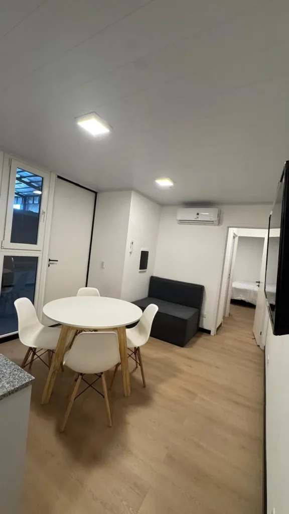 Vivienda X Factory por dentro, equipada.